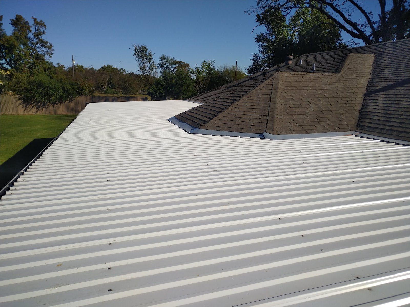 Shingle roof in Sulphur Springs Texas after replacement